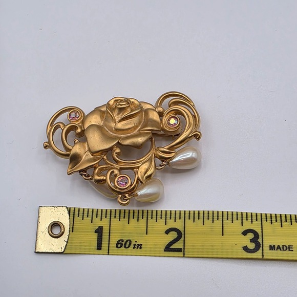 Avon Gold Tone Rose Faux Pearl Dangle Brooch Pin Rhinestone Accents Vintage - Picture 4 of 7